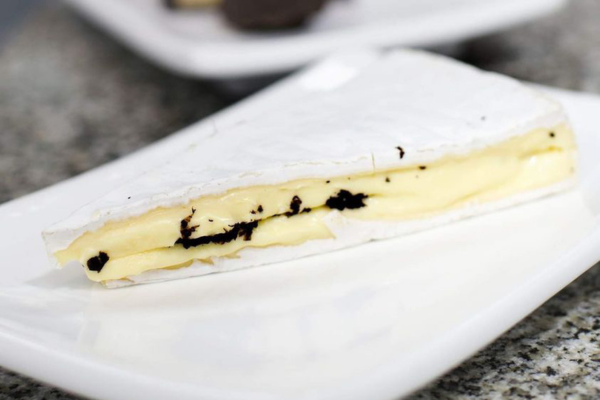 Brie trufado
